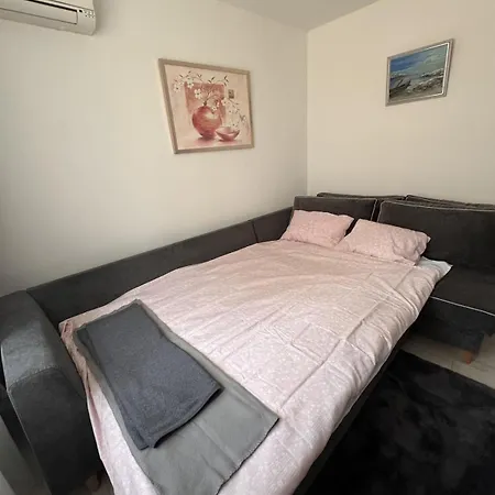 Apartment Sweet Escape Warna